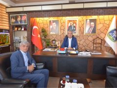 Kızılören Belediye Başkanı Ali Erol, Sandıklı Belediye Başkanı Mustafa Çöl’ü Ziyaret Etti