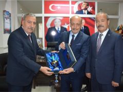Bakan Vadat Bilgin, MHP İl Başkanlığı ve Ülkü Ocaklarını Ziyaret Etti