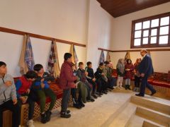 Başkan Mustafa Çöl, Çocuklara Tarihi Hamam Müzesini Gezdirdi
