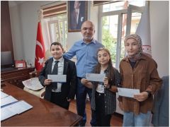 “Yazınla Yazıma Dokun” Temalı Anı Yarışmasında Dereceye Giren Öğrencilere Ödülleri Verildi