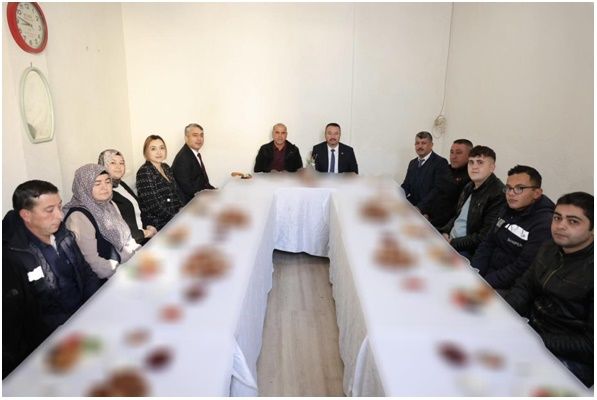 Sandıklı Belediye Başkanı Adnan Öztaş, Mezarlıklar Müdürlüğü Personeliyle Kahvaltıda Bir Araya Geldi