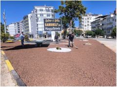 Yunus Emre Bulvarı’nda Çevre Düzenleme Çalışmaları Sürüyor