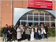 Sandıklı MYO Öğrencilerinden Huzurevine Ziyaret