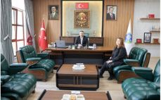 Huzurevi Müdüresi Jale Gözübenli Belediye Başkanı Adnan Öztaş’ı Makamında Ziyaret Etti