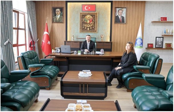 Huzurevi Müdüresi Jale Gözübenli Belediye Başkanı Adnan Öztaş’ı Makamında Ziyaret Etti