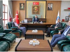 Sandıklı PTT Şube Müdürü Cemal Gayret ve Heyeti, Belediye Başkanı Adnan Öztaş’ı Ziyaret Etti