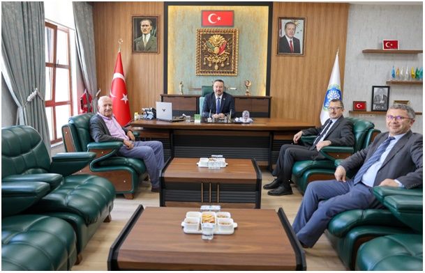 Sandıklı PTT Şube Müdürü Cemal Gayret ve Heyeti, Belediye Başkanı Adnan Öztaş’ı Ziyaret Etti