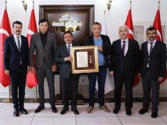 Vali Çiçek, Şehit P. Uzm. Çvş. Gökhan Orhan’ın Ailesine Devlet Övünç Madalyası Beratı’nı tevcih etti