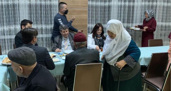 Kaymakam Eflatun Can Tortop, Huzurevi Sakinleriyle İftar Açtı