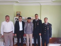 Kaymakam Tortop, Şehit Babasının Babalar Gününü Kutladı