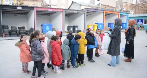 Öğrenciler Sıfır Atık Merkezini Ziyaret Etti