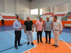 Vali Gökmen Çiçek Spor Salonu’nda Spor Eğitimleri ve Faaliyetler Değerlendirildi