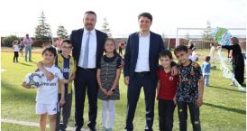 Rengârenk Uçurtmalar Sandıklı Semalarını Süsledi