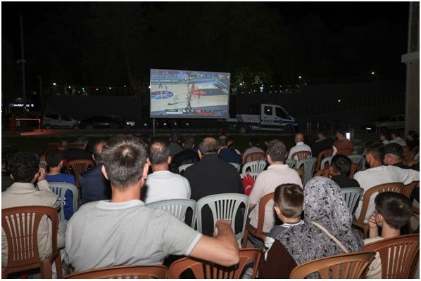 12 Dev Adamın Zaferi Sandıklı’da Dev Ekranda Yaşandı