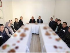 Sandıklı Belediye Başkanı Adnan Öztaş, Mezarlıklar Müdürlüğü Personeliyle Kahvaltıda Bir Araya Geldi