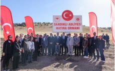 “ Bir Fiden Bir Kitap” Etkinliğinde Fidanlar Toprakla, Kitaplar Okurlarıyla Buluştu