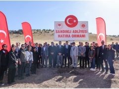 “ Bir Fiden Bir Kitap” Etkinliğinde Fidanlar Toprakla, Kitaplar Okurlarıyla Buluştu