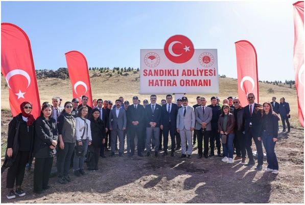 “ Bir Fiden Bir Kitap” Etkinliğinde Fidanlar Toprakla, Kitaplar Okurlarıyla Buluştu