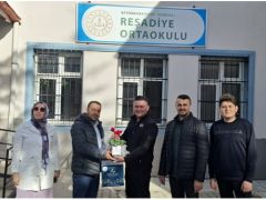 Sandıklı Belediyesinden Öğretmenlere Çiçekli Kutlama