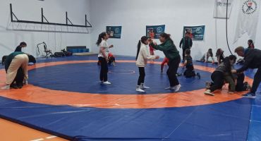 Kız Güreş Takımı, Altın Madalyalar Hedefliyor