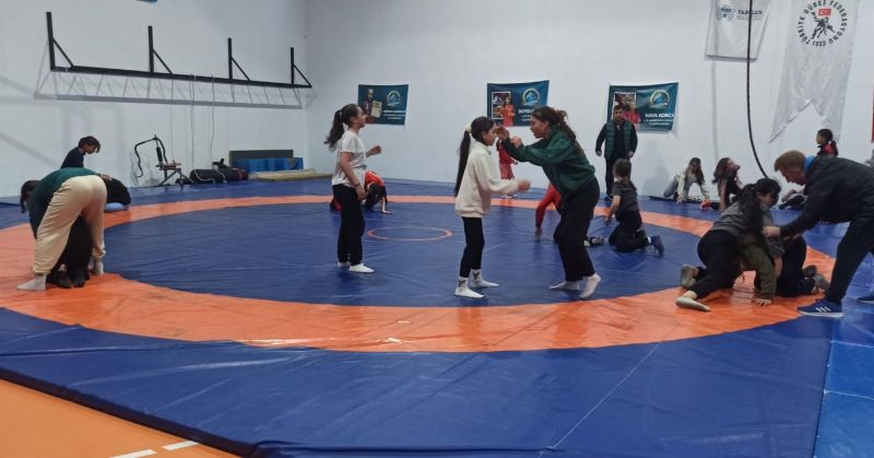 Kız Güreş Takımı, Altın Madalyalar Hedefliyor