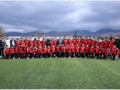 Belediye Başkanı Adnan Öztaş’tan Alt Yapı Sporcularına Destek